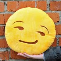 фотография Подушка Emoji «Smirking Face» 27 см ярко-желтая  - 399 р.